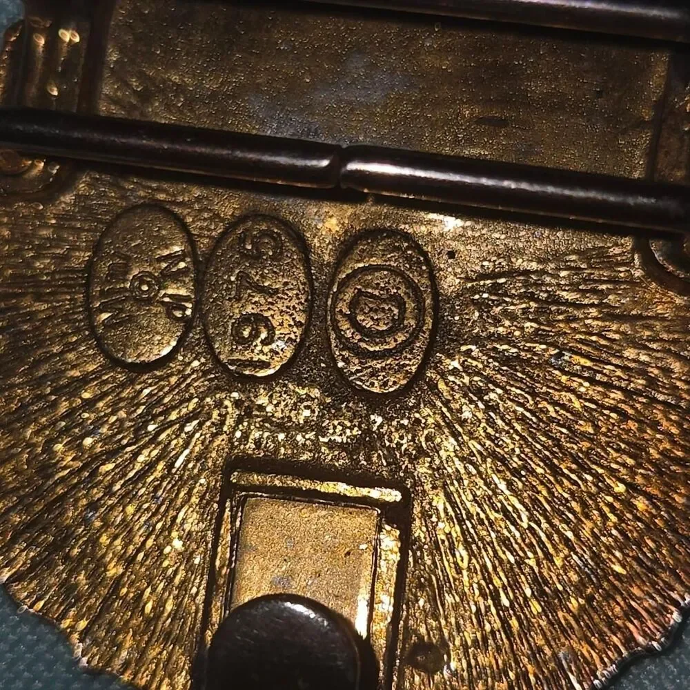 Vtg 1975 MIMI DI N Shou Longevity Character Gold Tone Belt Buckle - Size 2.2.5